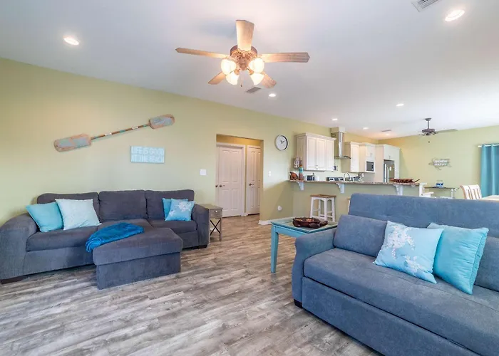Pristine With Gulf View Covered Patio And Ac Holiday home *