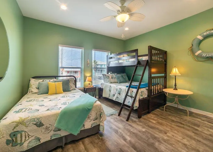 Holiday home Pristine With Gulf View Covered Patio And Ac *